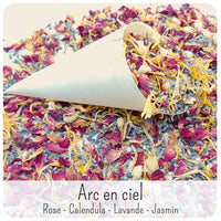 Cornet en papier rempli de confettis de fleurs séchées Arc En Ciel, avec pétales de roses, lavande, jasmin et soucis multicolores.