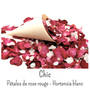 Chic - Pétales de roses rouge cerise et Hortensia blanc