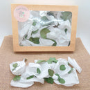 Eternelle - Pétales de Roses blanches feuille d'Eucalyptus